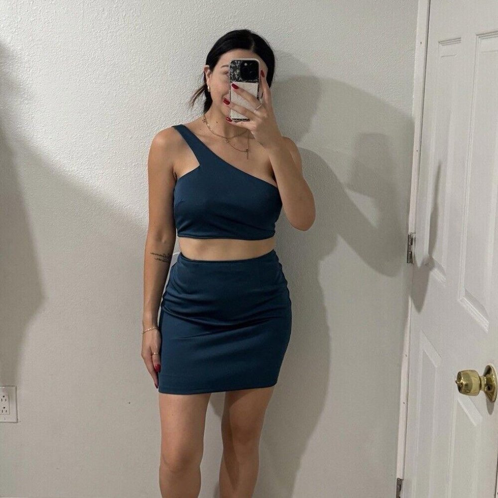 Women’s Lulus Body‎ on Dress Cut Out Size Medium M Blue